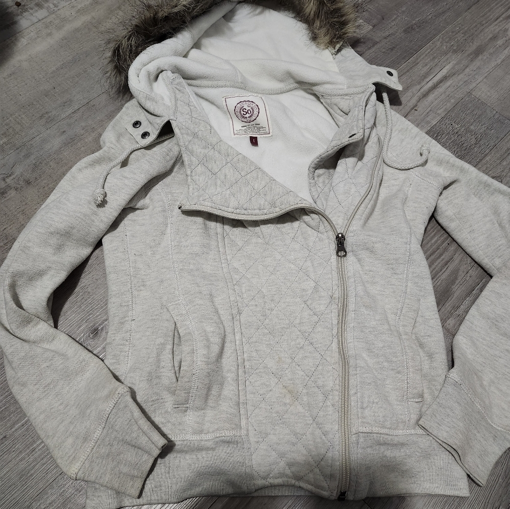 White Fleece lined Jacket with angular zipper